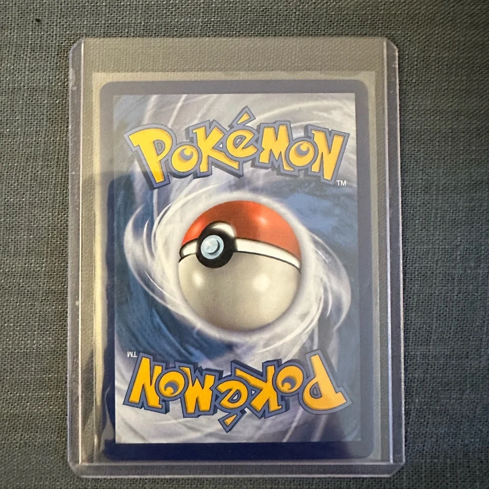 Pikachu V - Picture 2 of 2